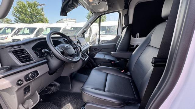 Photo of 2025 Oxford White Ford Transit-250