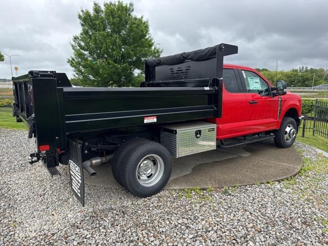 Photo of 2023 Race Red Ford F-350