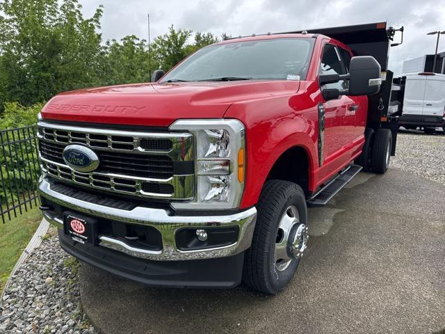Photo of 2023 Race Red Ford F-350