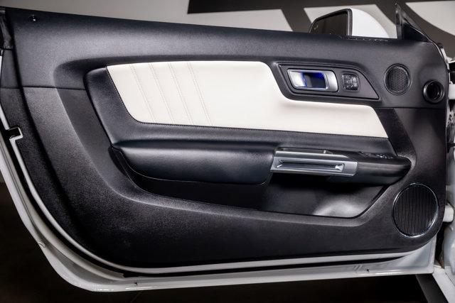 Photo of 2022 Oxford White Ford Mustang