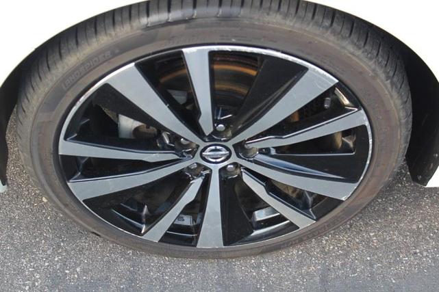 Photo of 2019 Pearl White Tricoat Nissan Altima