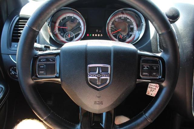 Photo of 2016 Brilliant Black Crystal Pearlcoat Dodge Grand Caravan
