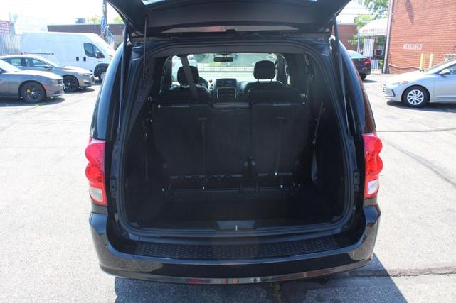 Photo of 2016 Brilliant Black Crystal Pearlcoat Dodge Grand Caravan