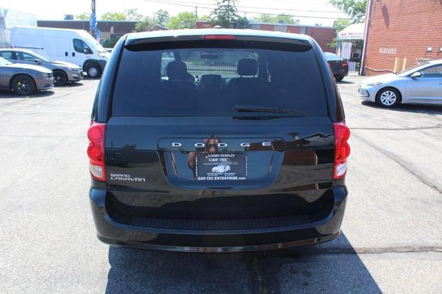 Photo of 2016 Brilliant Black Crystal Pearlcoat Dodge Grand Caravan