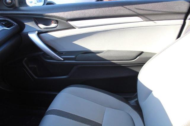 Photo of 2017 White Orchid Pearl Honda Civic