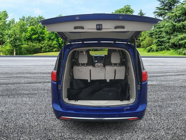Photo of 2018 Ocean Blue Metallic Chrysler Pacifica Hybrid