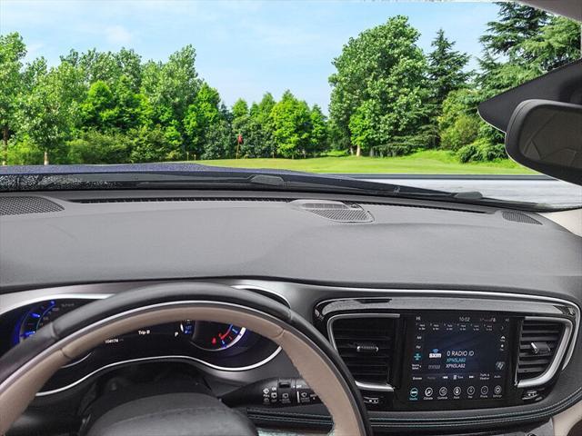 Photo of 2018 Ocean Blue Metallic Chrysler Pacifica Hybrid