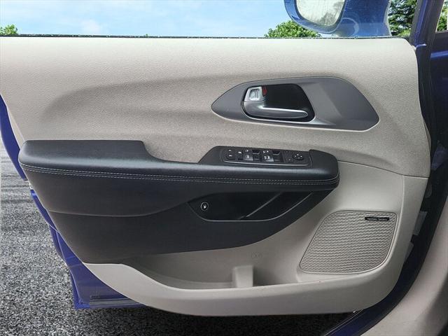 Photo of 2018 Ocean Blue Metallic Chrysler Pacifica Hybrid