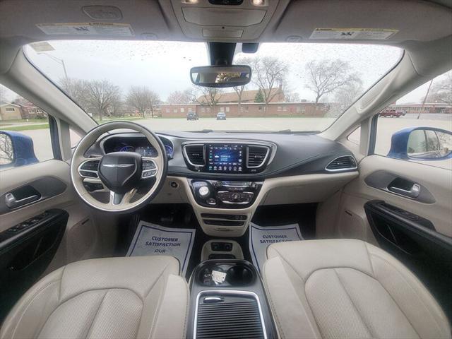 Photo of 2018 Ocean Blue Metallic Chrysler Pacifica Hybrid