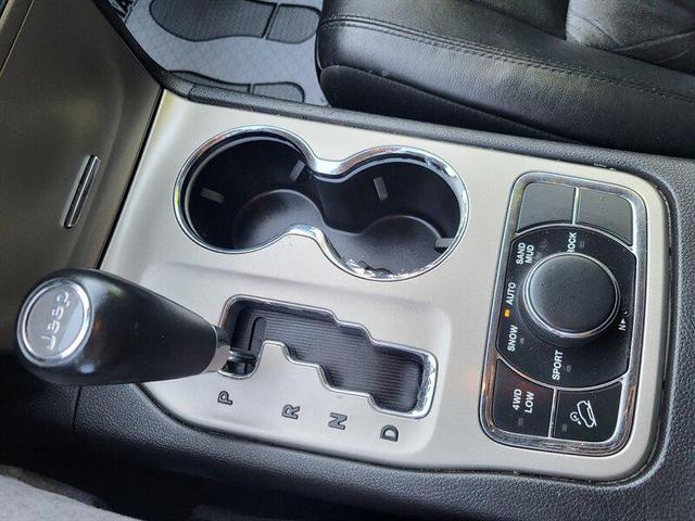 Photo of 2013 Brilliant Black Crystal Pearlcoat Jeep Grand Cherokee
