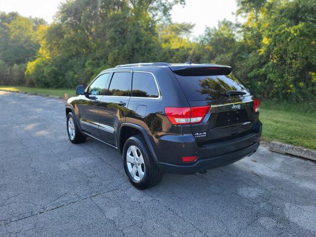 Photo of 2013 Brilliant Black Crystal Pearlcoat Jeep Grand Cherokee