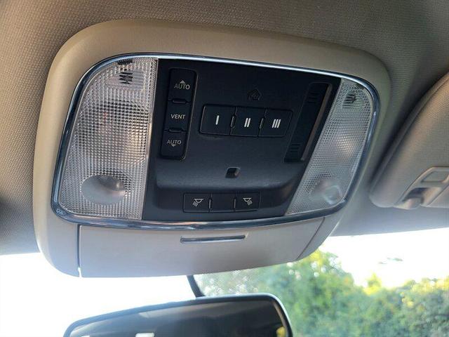 Photo of 2013 Brilliant Black Crystal Pearlcoat Jeep Grand Cherokee