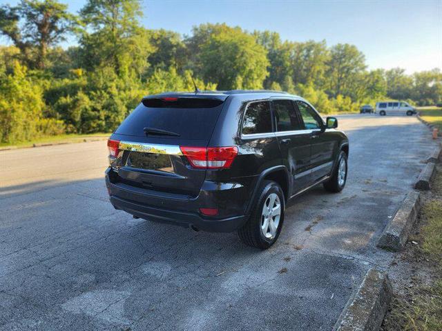 Photo of 2013 Brilliant Black Crystal Pearlcoat Jeep Grand Cherokee