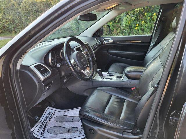 Photo of 2013 Brilliant Black Crystal Pearlcoat Jeep Grand Cherokee