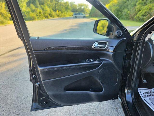 Photo of 2013 Brilliant Black Crystal Pearlcoat Jeep Grand Cherokee