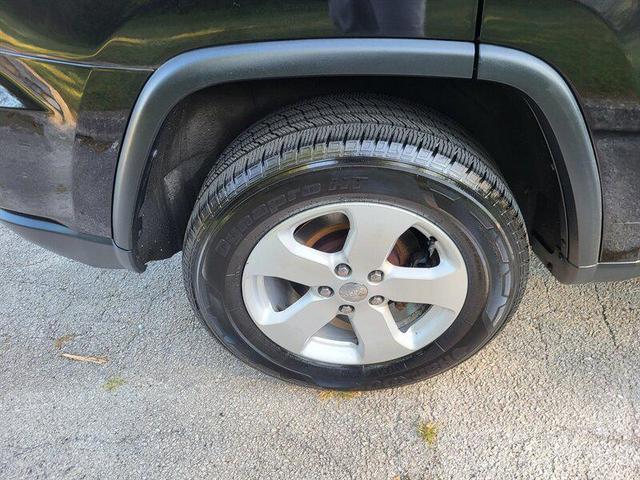 Photo of 2013 Brilliant Black Crystal Pearlcoat Jeep Grand Cherokee
