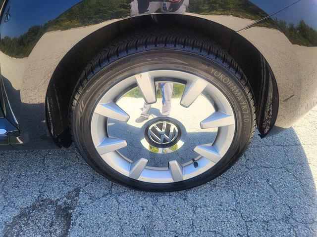 Photo of 2013 Deep Black Pearl Metallic Volkswagen Beetle