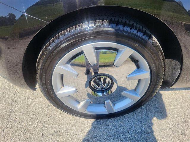Photo of 2013 Deep Black Pearl Metallic Volkswagen Beetle