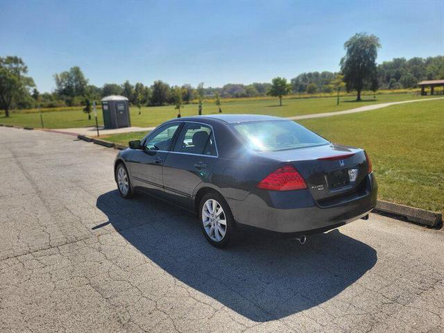 Photo of 2007 Graphite Pearl Honda Accord