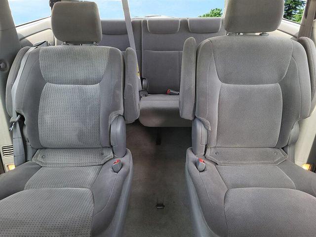Photo of 2005 Phantom Gray Pearl Toyota Sienna