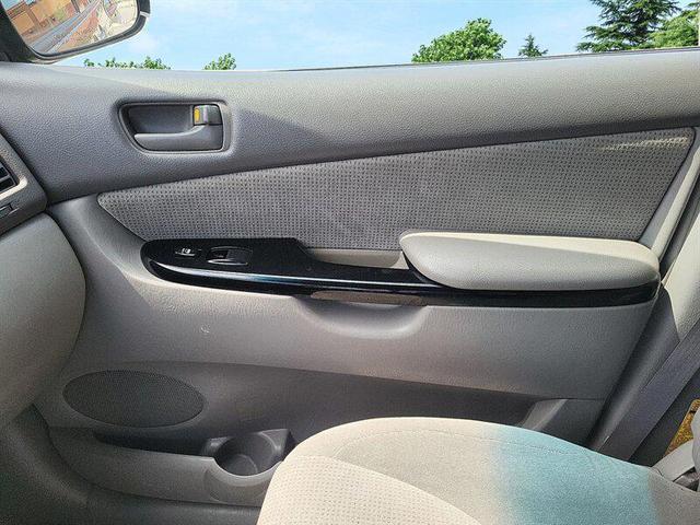 Photo of 2005 Phantom Gray Pearl Toyota Sienna