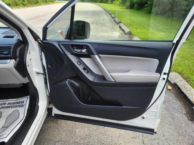 Photo of 2014 Satin White Pearl Subaru Forester