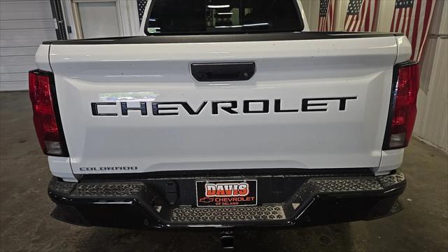 Photo of 2025 Summit White Chevrolet Colorado