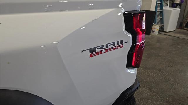 Photo of 2025 Summit White Chevrolet Colorado