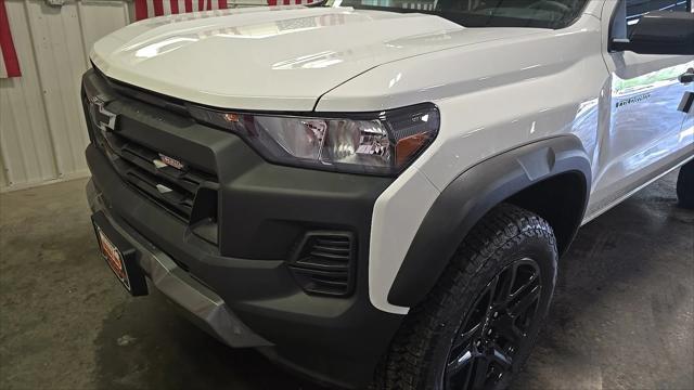Photo of 2025 Summit White Chevrolet Colorado