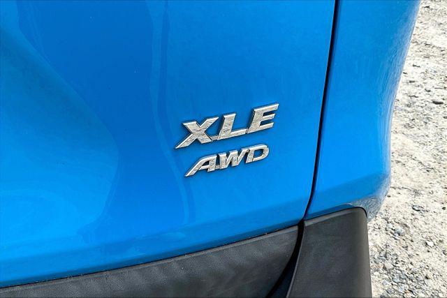 Photo of 2019 Blue Toyota RAV4