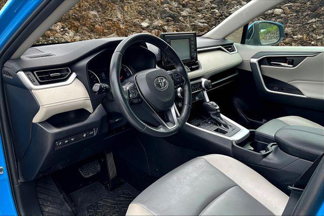 Photo of 2019 Blue Toyota RAV4