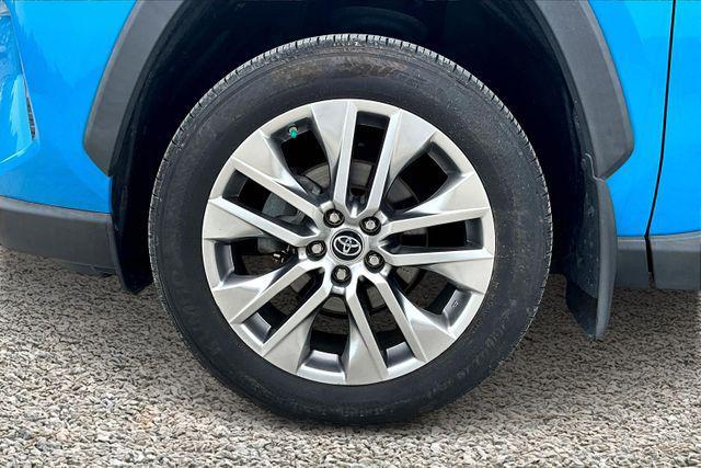 Photo of 2019 Blue Toyota RAV4