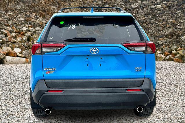 Photo of 2019 Blue Toyota RAV4