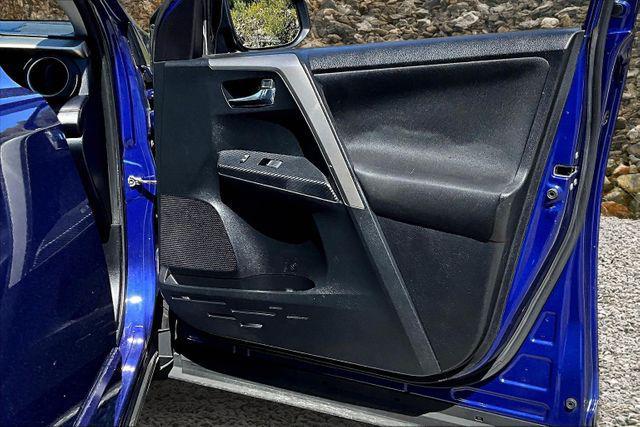 Photo of 2014 Blue Toyota RAV4