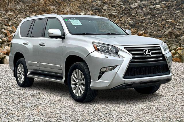Photo of 2019 Silver Lining Metallic Lexus GX 460
