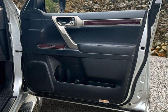 Photo of 2019 Silver Lining Metallic Lexus GX 460