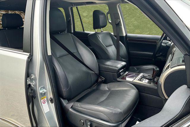 Photo of 2019 Silver Lining Metallic Lexus GX 460