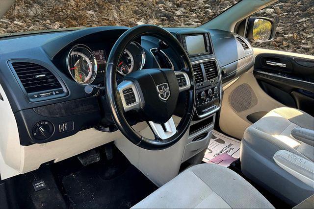Photo of 2018 Granite Pearlcoat Dodge Grand Caravan