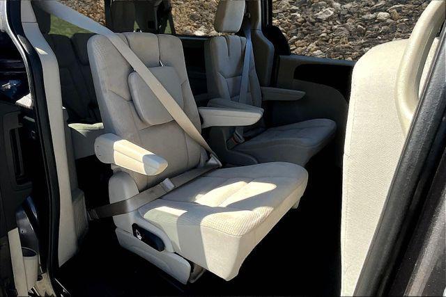Photo of 2018 Granite Pearlcoat Dodge Grand Caravan