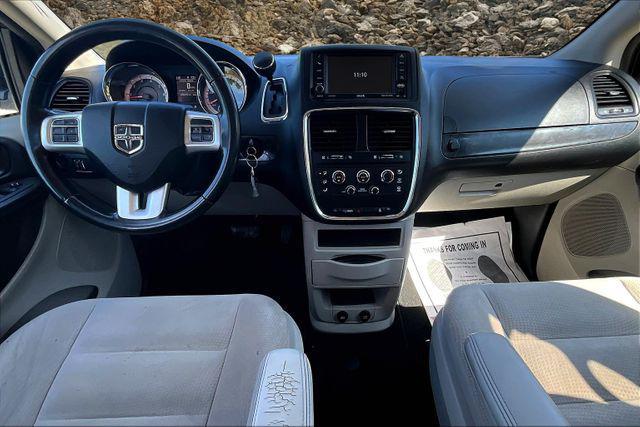 Photo of 2018 Granite Pearlcoat Dodge Grand Caravan