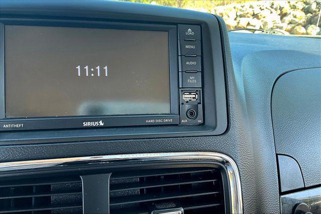 Photo of 2018 Granite Pearlcoat Dodge Grand Caravan