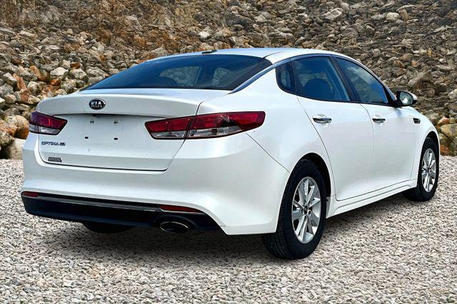 Photo of 2016 Snow White Pearl Kia Optima