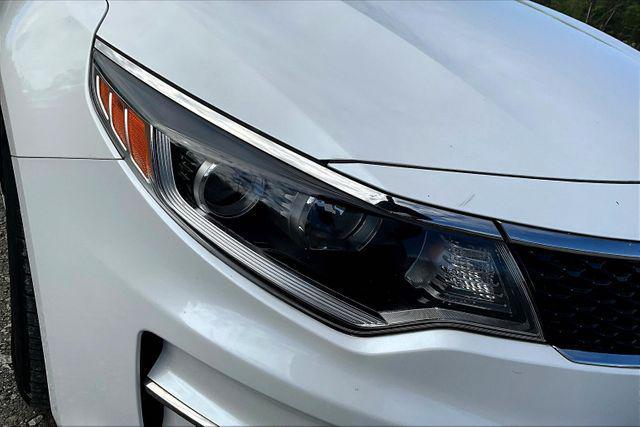 Photo of 2016 Snow White Pearl Kia Optima