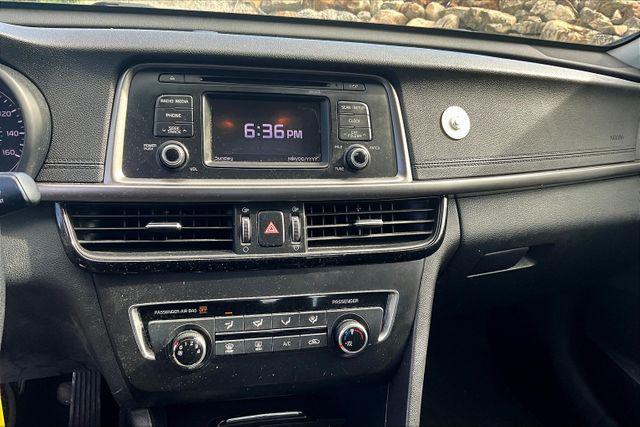 Photo of 2016 Snow White Pearl Kia Optima
