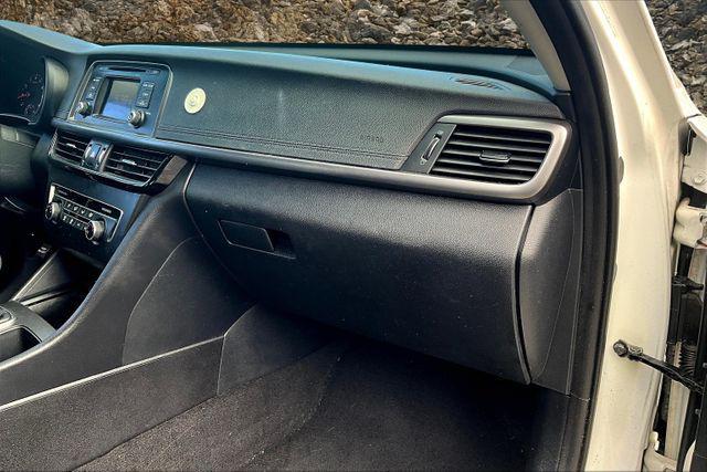 Photo of 2016 Snow White Pearl Kia Optima