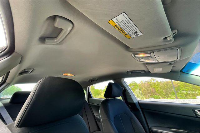 Photo of 2016 Snow White Pearl Kia Optima