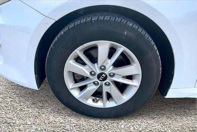Photo of 2016 Snow White Pearl Kia Optima