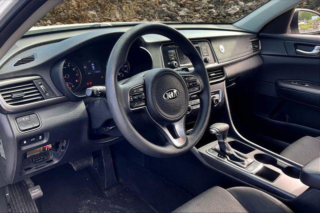 Photo of 2016 Snow White Pearl Kia Optima