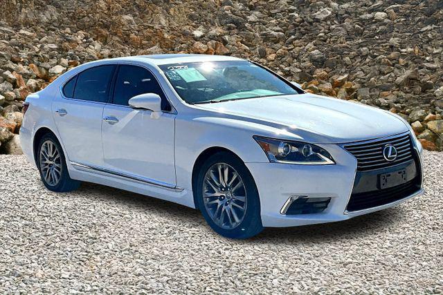 Photo of 2014 White Lexus LS 460