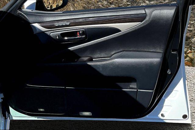 Photo of 2014 White Lexus LS 460